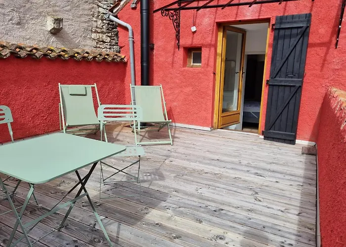 Maison De La Plume 펜션 *